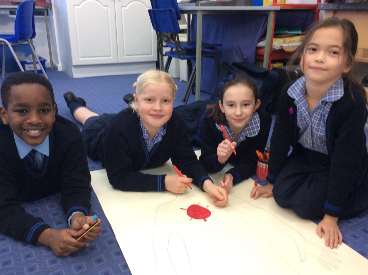 StMargs_Year5's tweet image. This morning, Y5 @StMargaretsPrep got immersed in Body Science, creating a plan of the major body organs ... from memory! Everyone was totally involved in the task.  #Learningthroughactivity