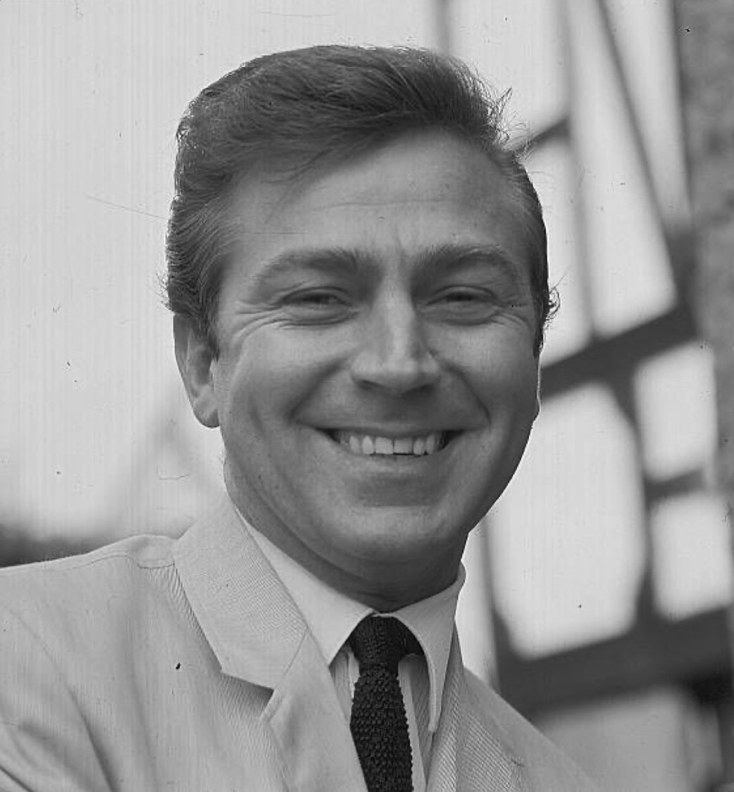The_East_End's tweet photo. Sadly, he has now left us - but read a little of the life of this talented East End entertainer - one of the great ‘all-rounders’... https://t.co/tHP8Ze9HVo #desoconner https://t.co/IznC1FFu62