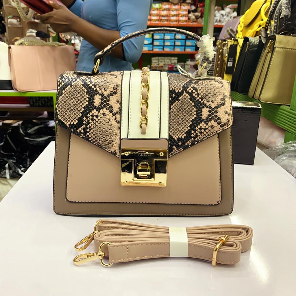 ivasclosetng's tweet image. Aldo inspired mini bags available for #9&apos;500 only.
For more deals on beautiful items like this add wa.me/2348180627744 on WhatsApp and follow this account 😊.

#H2gtalks #HG2GiveAways #UnpredictableErica
#AbujaTwitterCommunity|Gowon|wande #tuesdayvibe| abacha|toke
