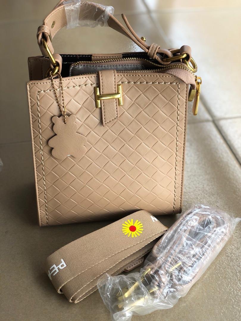 chrissy_bags's tweet image. Bag Available 
It comes with two different handles
Price:6000naira
Delivery Nationwide✅

To order send us a dm 
#hg2talks #Billboard200 Haaland Gowon Nigeria #tuesdaymotivations #tuesdaymotivations Toke #COVID19