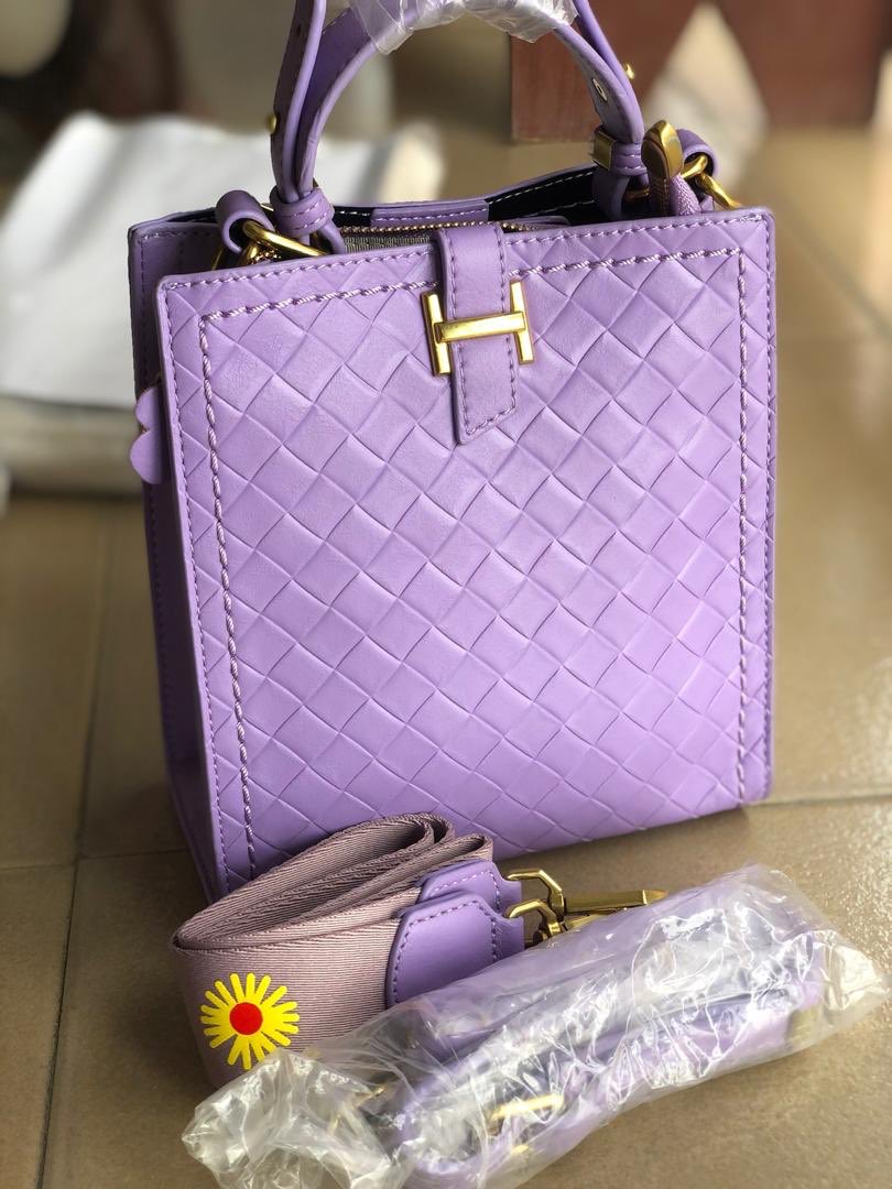 chrissy_bags's tweet image. Bag Available 
It comes with two different handles
Price:6000naira
Delivery Nationwide✅

To order send us a dm 
#hg2talks #Billboard200 Haaland Gowon Nigeria #tuesdaymotivations #tuesdaymotivations Toke #COVID19