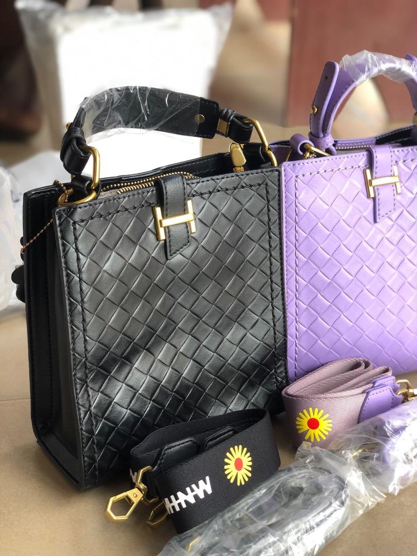chrissy_bags's tweet image. Bag Available 
It comes with two different handles
Price:6000naira
Delivery Nationwide✅

To order send us a dm 
#hg2talks #Billboard200 Haaland Gowon Nigeria #tuesdaymotivations #tuesdaymotivations Toke #COVID19
