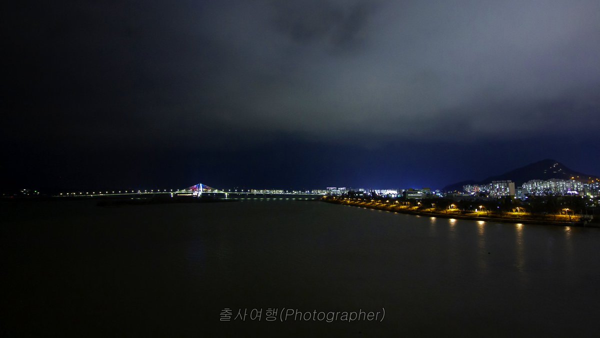 E66iJeon's tweet photo. Chuncheon is a night view. https://t.co/rpUhhbhw2I