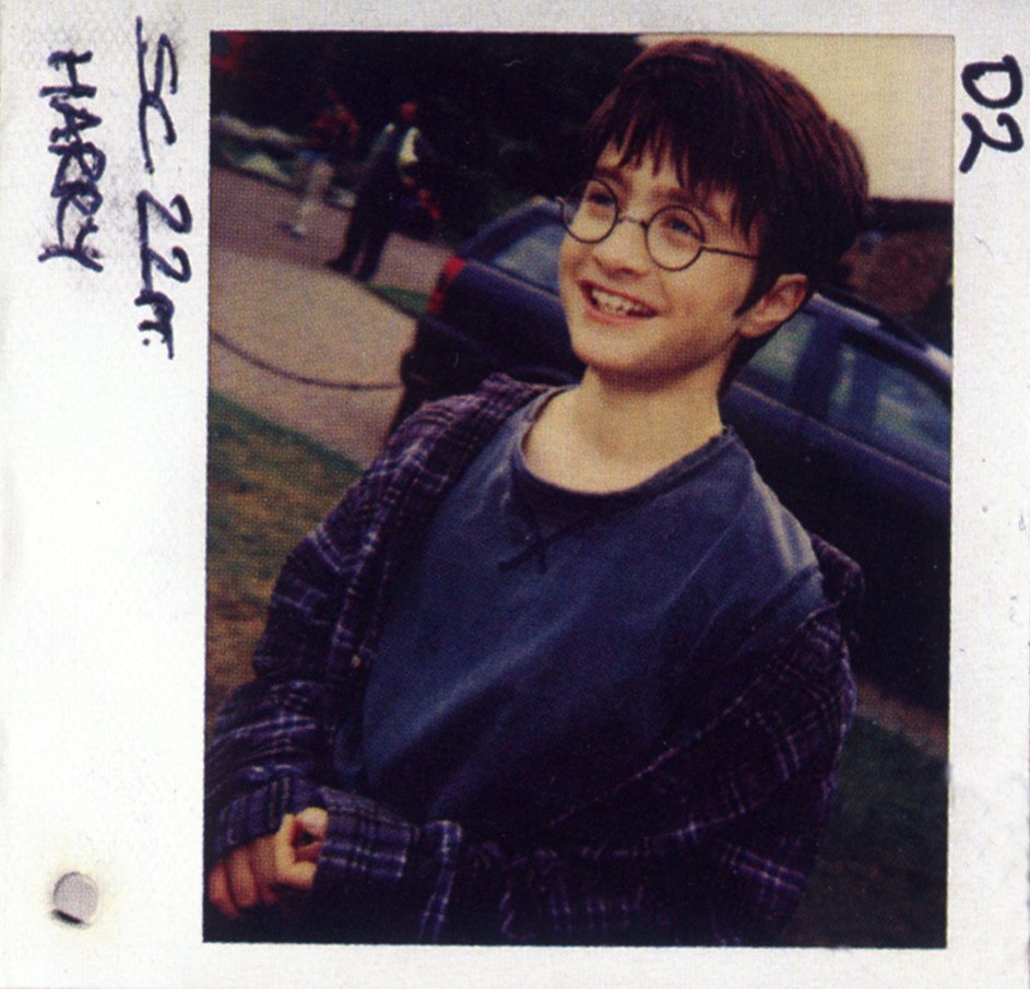 bestpotterpics's tweet photo. polaroid of daniel radcliffe on the set of harry potter https://t.co/lGgc3l9tom