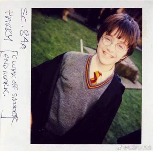 bestpotterpics's tweet photo. polaroid of daniel radcliffe on the set of harry potter https://t.co/lGgc3l9tom