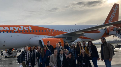 ISIC_MasterDNE's tweet photo. Il y a un an, les étudiants du #MasterDNE #M1 et #M2 étaient dans les derniers ajustements pour la #SNE (semaine du numérique éducatif) à Agadir ! #DNExUIZ. Au programme : conf, ateliers... #softskills, #seriousgames, #numérique... https://t.co/sMAjDm5E8c