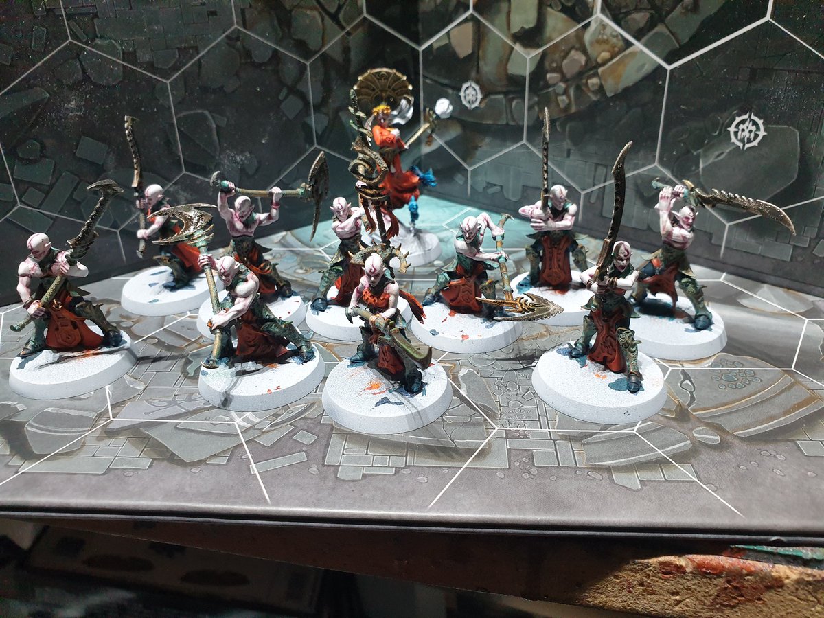 MrLee_Mekshop's tweet photo. Isolation project day 5 left
Wip pretty much finished painting 10 thralls really enjoyed painting them which i hate to say it coz i really didnt enjoy building them.
80%done painting my tidecaster conversion
#ageofsigmar #idonethdeepkin #WarhammerCommunity #thralls #tidecaster https://t.co/tx19NP415h