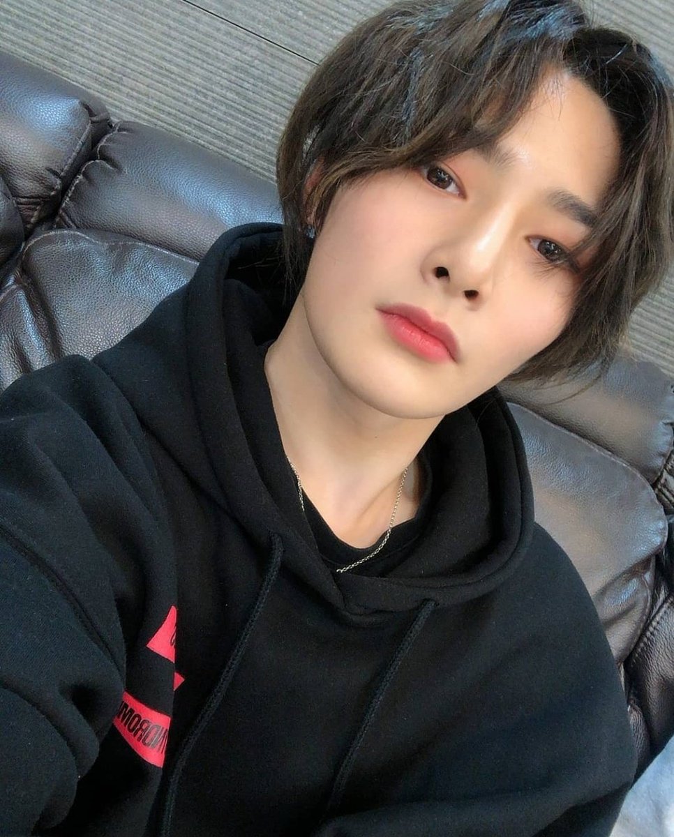 Olyaduh's tweet photo. ЧОНИИИН👀 https://t.co/a5kFqG5RiZ