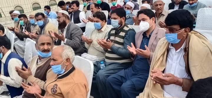ManaisV's tweet photo. میاں محمد نواز شریف صاحب اور میاں محمد شہباز شریف صاحب کی والدہ محترمہ کی مغفرت کے لیے دعا https://t.co/dh9WlDDXX3
