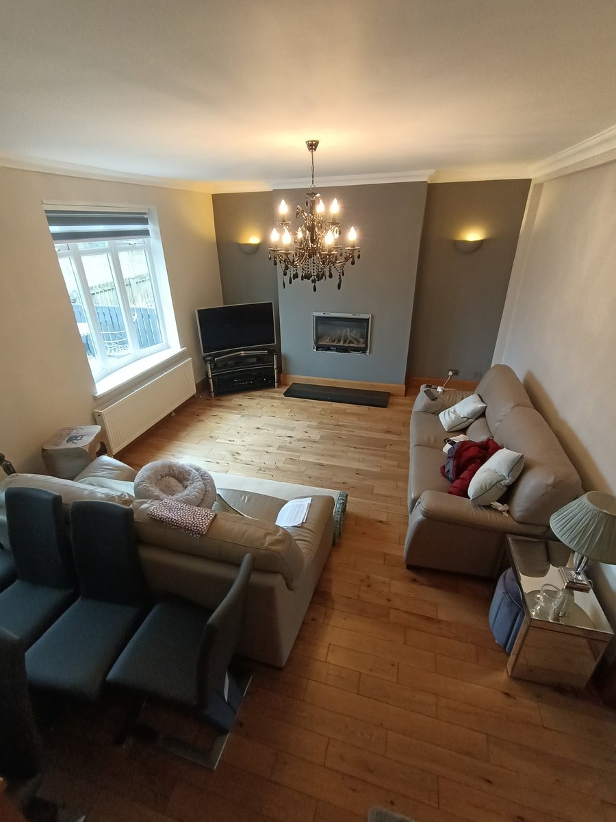 brooksdecor71's tweet image. Most recent work.
Ensuite ceiling was scraped, then coated with @ZinsserUK Peel Stop. Filled and then coated with  PermaWhite Matt.
Bedroom, Lounge, Staircase and Landing ceilings coated with Macpherson's Vinyl Matt with the walls all @JohnstonesTrade  Covaplus Matt.