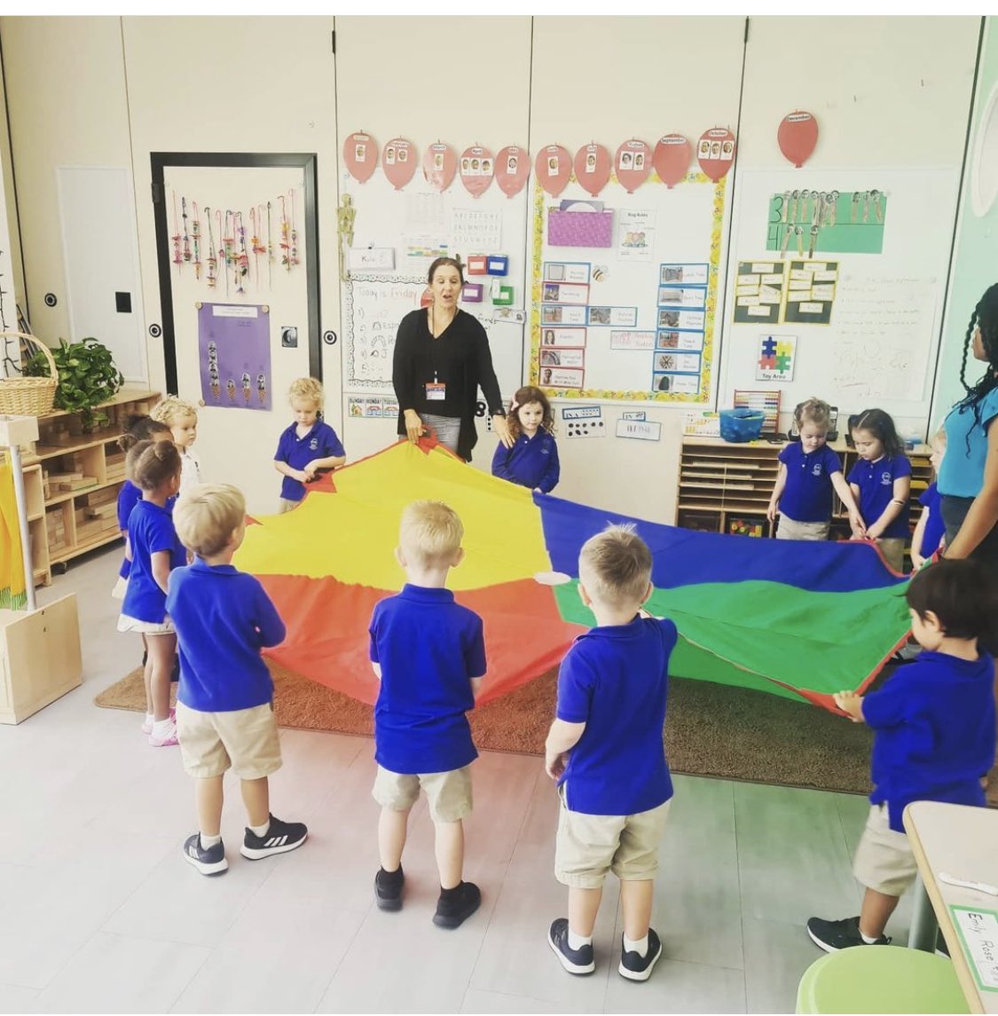 MsJodi_CIS's tweet photo. Practicing team work and following the group plan while having some parachute fun! #CISInspires https://t.co/KEJarnHvIz