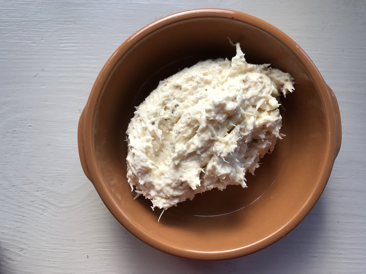 There's still time to forage for #horseradish > here's my how-to guide for pickling and recipe for #horseradishsauce >> diaryofacountrygirl.com/2020/11/22/hom… #norfolk #foraging #norfolkfood