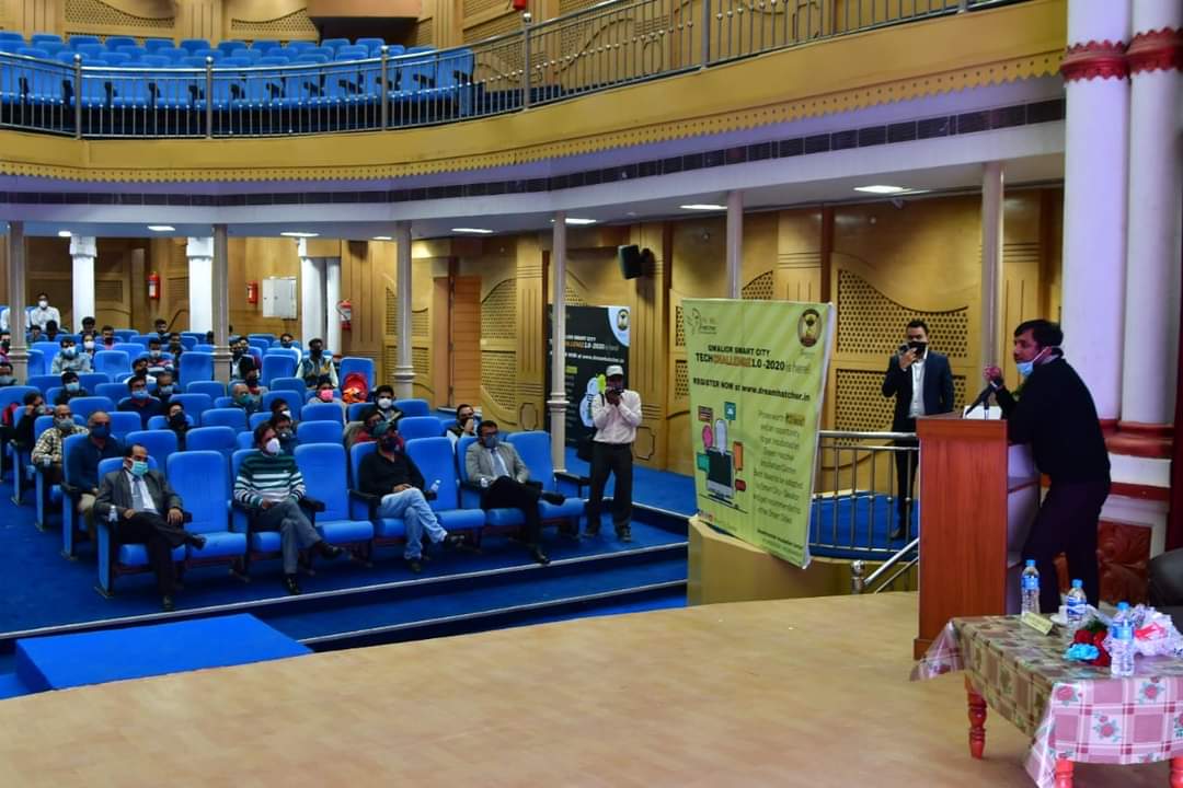 smartgwalior's tweet photo. Gwalior Collector and Chairman GSCDCL, Shri Kaushlendra Vikram Singh urged the contest participants to keep Social causes as the core of their #inventions and #ideas.

@dmgwalior
@PROJSGwalior @mpurbandeptt
#DreamHatcher #incubation #startup #TechChallenge #Gwalior #SmartCity https://t.co/1m8DYX9L1H