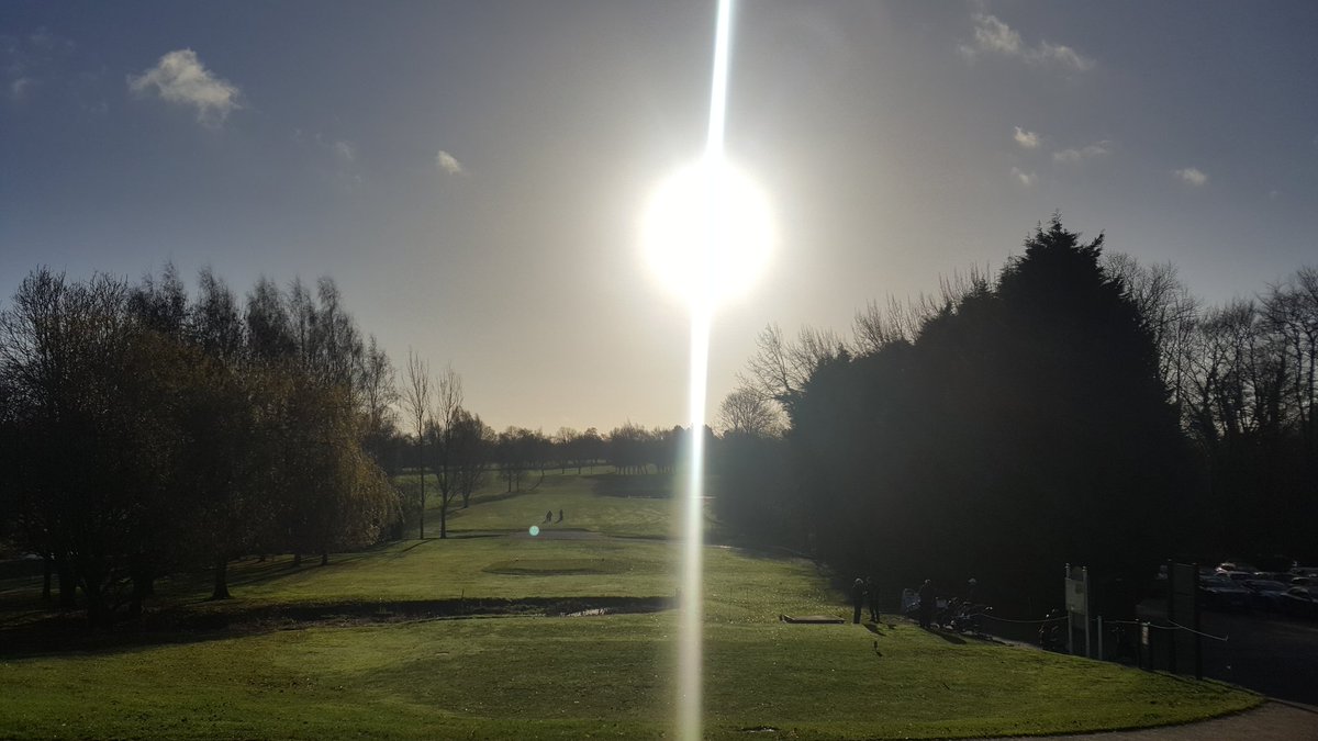 MidlandsGolfer's tweet photo. It's coming home, it's coming - winter golf is coming home - Dec 2nd - Santa days - low sun - frost clearing - clean air - time for a hit #golfisfun #nomorelockdown https://t.co/qQK6yUi9nI