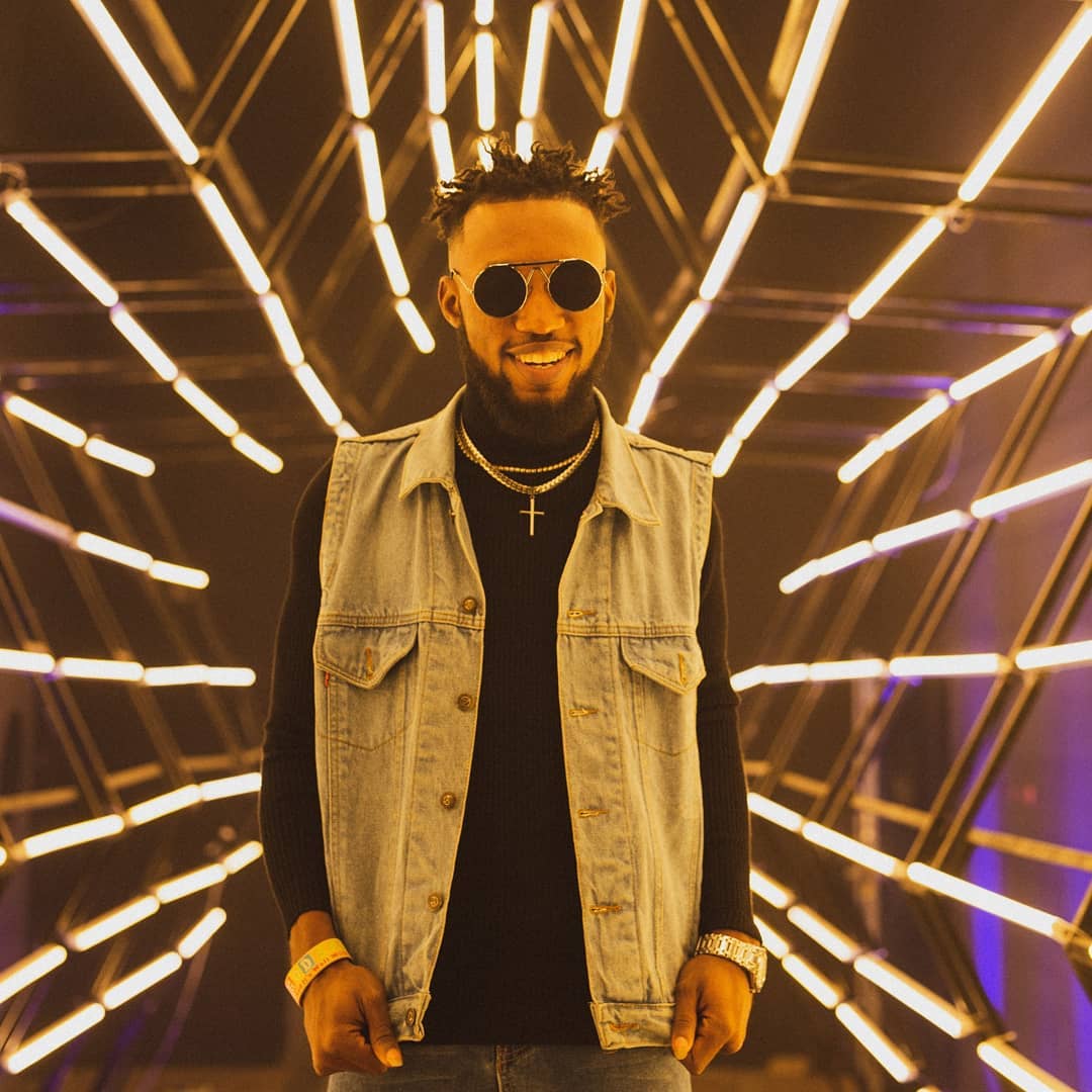 Officialjessed1's tweet photo. That golden smile of a golden⭐⭐
New looks be making me soar higher...

@MTNYellostar #TurnItUp https://t.co/2GbqykkRIE