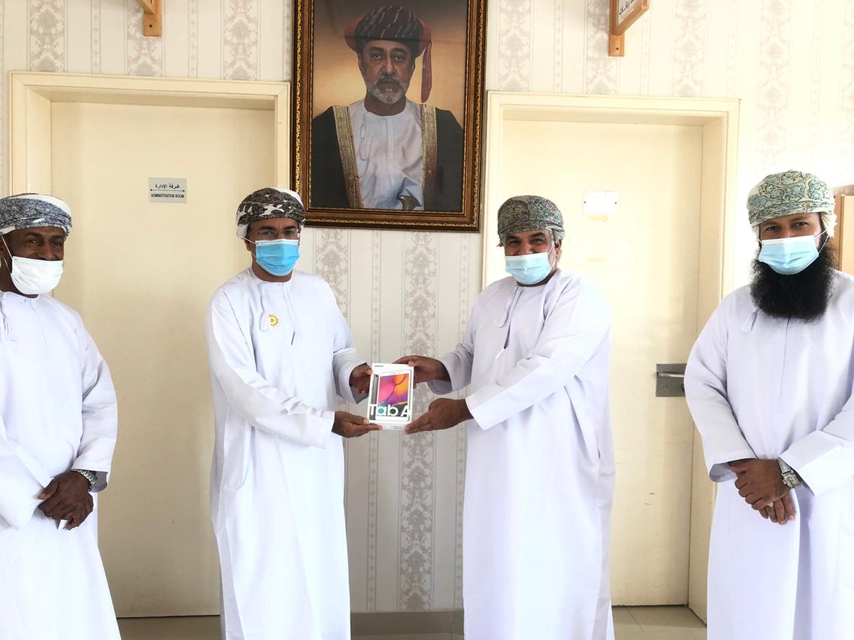 wm_charity7's tweet photo. ضمن مبادرة تكاتف وبالتعاون مع لجنة التنمية الاجتماعية وإدارات مدارس الولاية، بتوفيق الله تم توزيع الدفعة الأولى من المبادرة 50 جهاز لوحي وزعت على جميع مدارس الولاية، شكرا للمساهمين معنا 
#وادي_المعاول
#فريق_وادي_المعاول_الخيري https://t.co/1ckpWuPY52