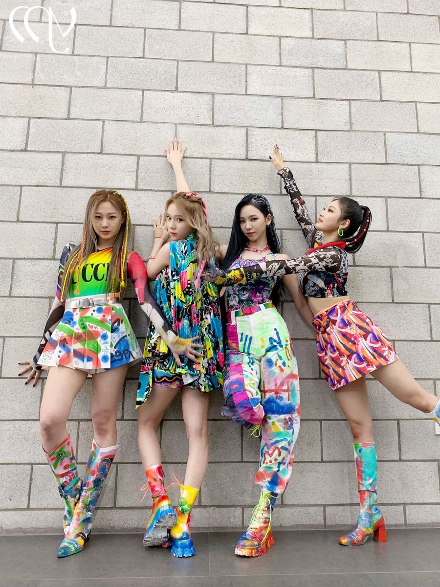 Dabeztt's tweet image. ก็ต้องมองหนุงหนิงก่อนจริงแหละ แล้วหนาวก็คือไม่ยอมแล้วันนี้5555555555