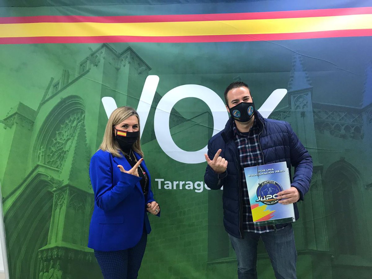 Jupol_Tarragona's tweet photo. Hoy hemos mantenido una reunión con la Secretaria Provincial de @VOX_tarragona  trasladamos la problemática existente para los Policías y los Guardias Civiles destinados en Cataluña y hemos expuesto nuestra reclamación, la declaración de Cataluña como #ZonaEspecialSingularidad https://t.co/3EeF9FLmZx
