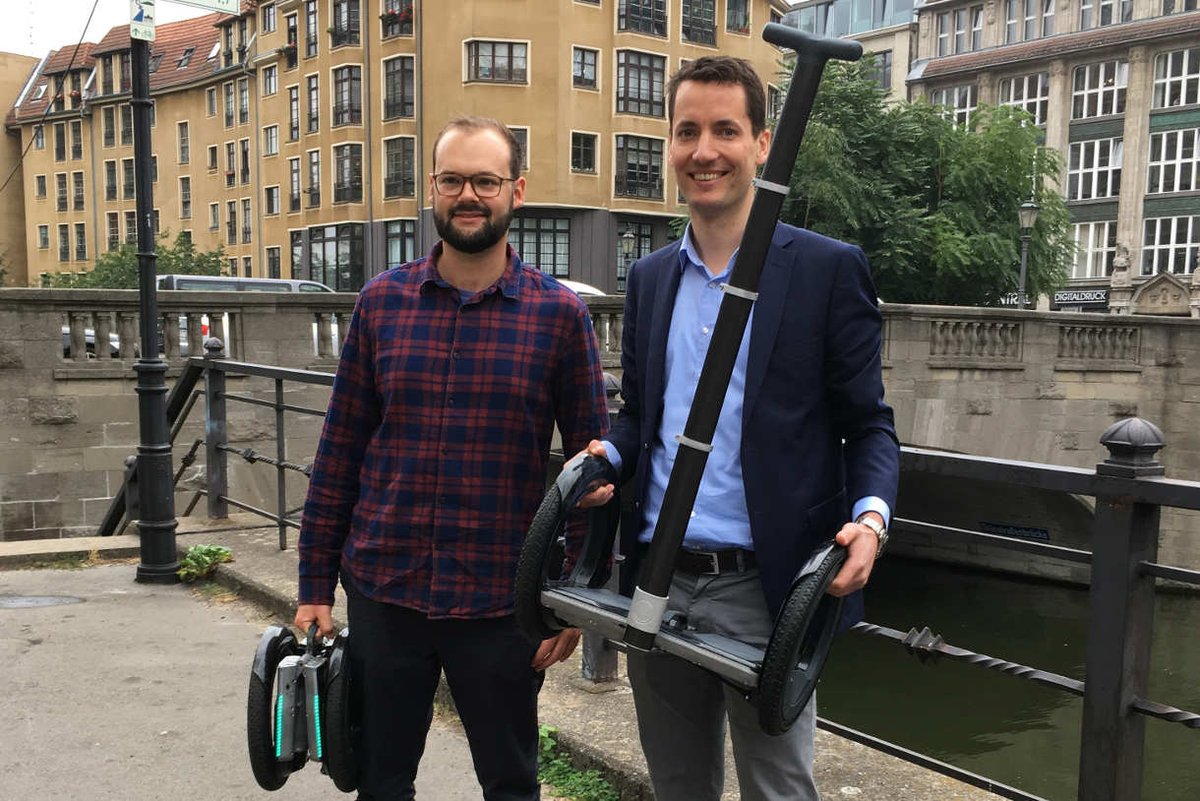 Heute erst mitbekommen – ICYMI, too:
Sehr, sehr schade, dass <a href="/MyUrmO/">UrmO</a> rund um <a href="/GouySebastian/">Sebastian Gouy</a> aufgeben musste, das war mal eine echte #micromobility-#Innovation aus Deutschland! gruenderszene.de/automotive-mob… von <a href="/SarahHeubi/">Sarah Heuberger</a> bei <a href="/gruenderszene/">Gründerszene</a> #emobility #Corona