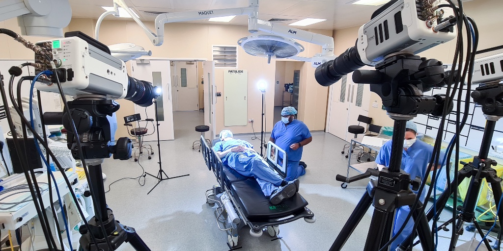 RollsRoyce's tweet photo. [We’re using technology which is normally used to test jet engines in a pioneering research study aiming to make operating theatres safer places during the pandemic and beyond. Find out more here: https://t.co/ZMvMxOmqvZ @UHDBTrust @LancasterUni https://t.co/2PsQjyofKt