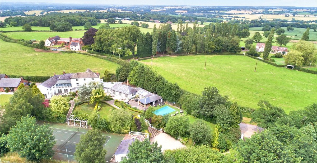 GuildfordEA's tweet photo. How GORGEOUS is this 8 bed mansion that has been put on the market for a whopping £2.8 million!- located in Fillongley, Warwickshire. It’s not surprising that High House is a favourite with location agents. It has appeared in many TV shows including TOWIE! https://t.co/ud7QCcw1KY https://t.co/2pT6PN4LWc