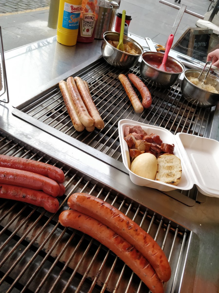 #WienerWednesday on 1 George Square, Edinburgh. Come along and visit us tomorrow between 11:30 and 14:00 for your quick, hot, filling and delicious lunch treat! 🌭🤤🤗