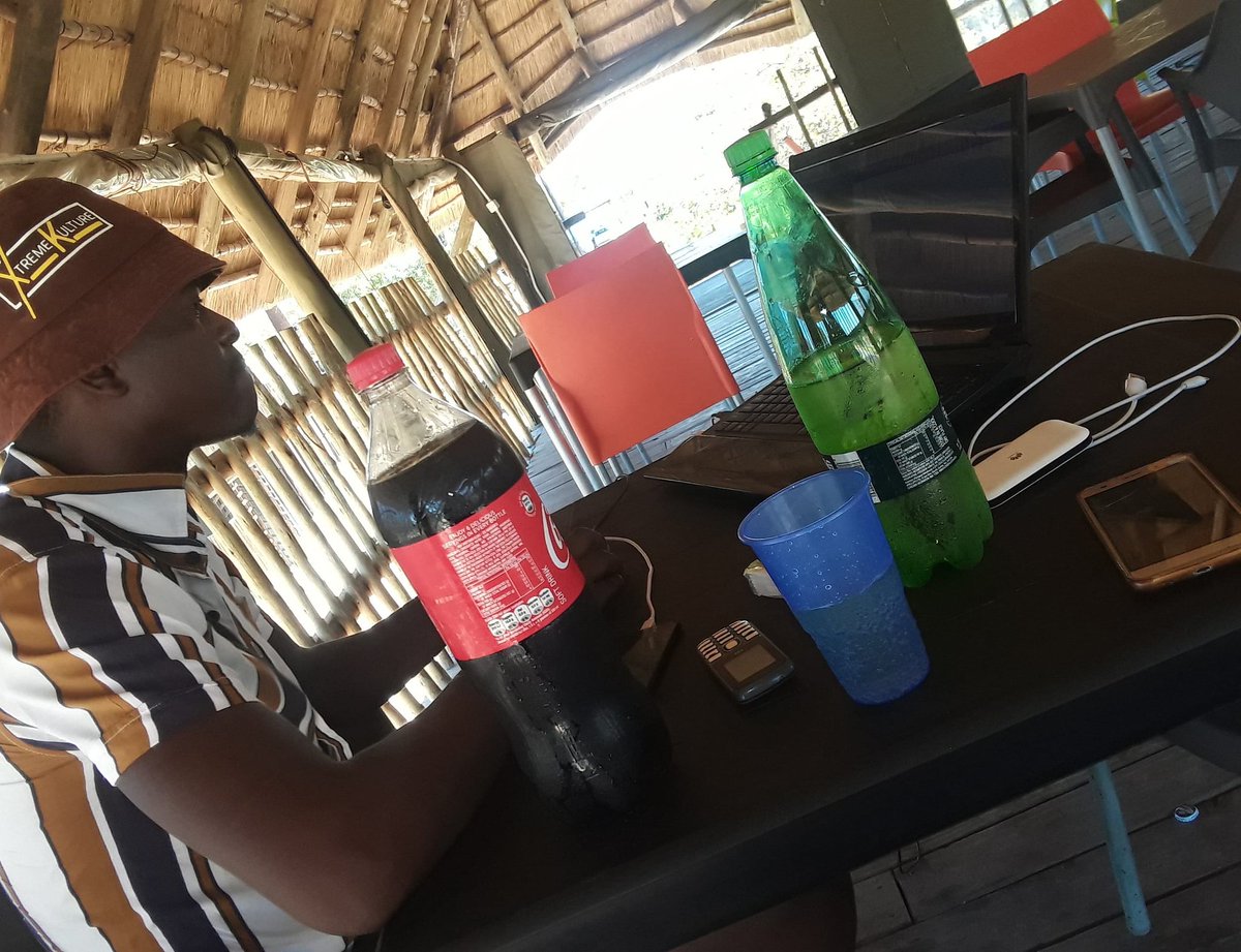 MongoTransport's tweet photo. Mr *Hulela Graphics* himself we outchea working on the Panorama drives Posters dropping today  we are Mongo Transport  &amp; Tours https://t.co/10urydwe7J