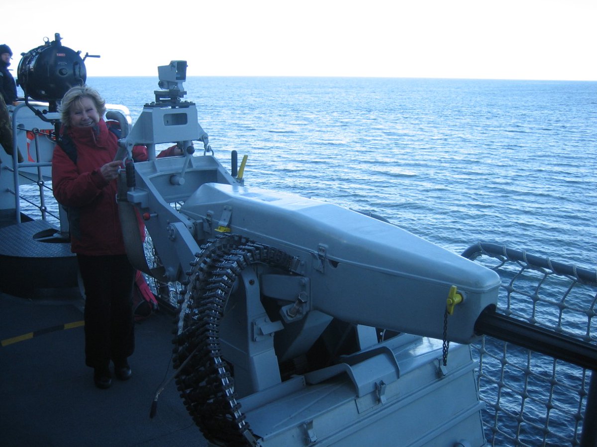 WrvsServWelfare's tweet photo. Pictures from #WrvsServicesWelfare #archives, Sandi was posted to the #FalklandIslands in 2010. She kindly shared some of her pictures from when she explored the islands during her spare time. She was lucky to be invited on board #HMSYork #GooseGreen #Penguins #memories https://t.co/BLQX3xSujm