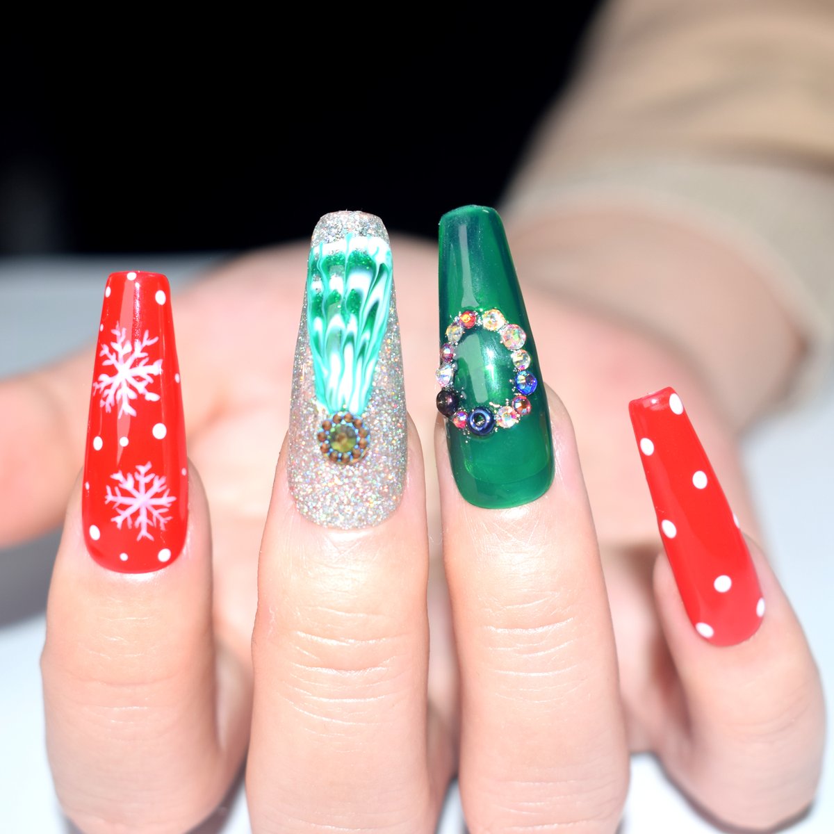 🧑‍🎄🧑‍🎄Christmas Nails Art Design
💅Greenish Polish:bit.ly/3kW0SDb
💅Red Gel Polish:bit.ly/3l90Msh
#bluenails #snowflakenailsdesign #bluepolish #bluenailsmanicure #christmasnails #christmastyle #nailenhancement #nailextension #Nailmanicure #naildesign