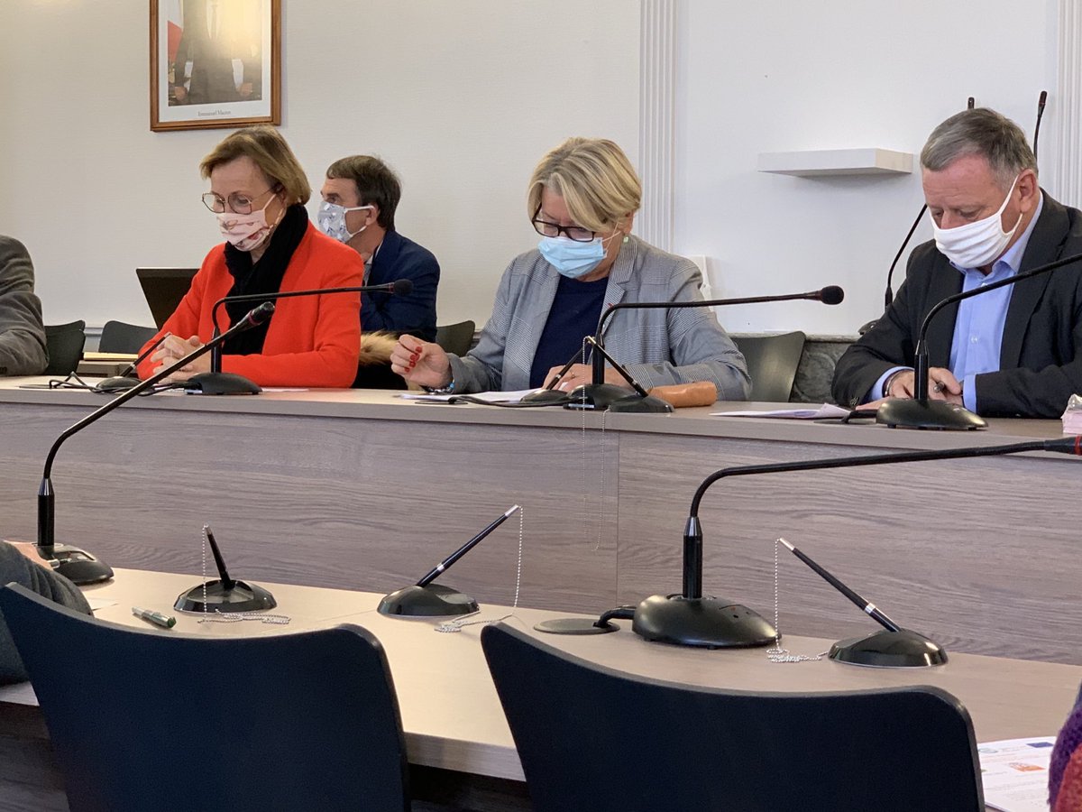 Lancement du P2C à ⁦<a href="/villedelucon/">Ville de Luçon</a>⁩ sous la présidence ⁦⁦<a href="/isabellerivier4/">Isabelle Rivière</a>⁩ ⁦<a href="/DepVendee/">Département Vendée</a>⁩ <a href="/MDEDE85/">MDEDE85</a>⁩ <a href="/cpme_85/">CPME85</a> ⁦<a href="/acharpentier85/">Arnaud Charpentier</a>⁩ témoignage jeune élus entreprises 👏 pour cette initiative