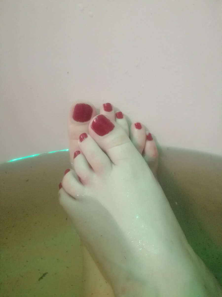 PicsbyNadia's tweet photo. Hello loves dm me for some #feetcontent 💋 making fantasies come true 😉
#feet #FeetPicture #sellingcontent #feetvorship #feetbuyers #feetfetishnation #FOOTFETİSH #footfreak
Here's a pic from my morning bath with herbs 👇 https://t.co/AqHGljX1Q1