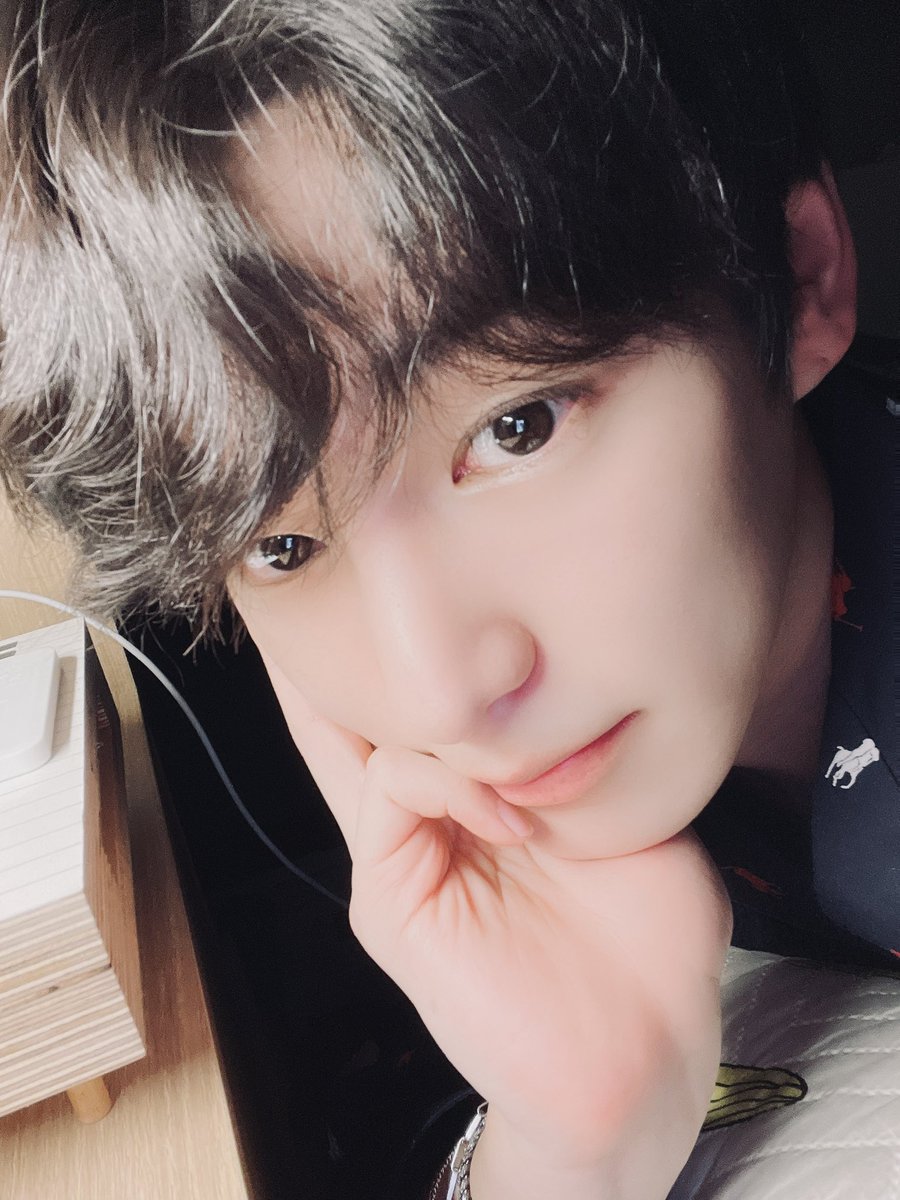NewWorld_VICTON's tweet photo. [#찬]🖤-@
앨리스 행복하자 아프지말고💙💛
보고싶다...🌧 https://t.co/z7pQsUmkOA