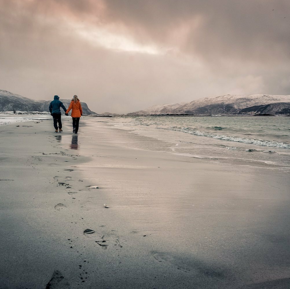 FjordKysten er på sitt mest romantiske på denne tida! 😍 gå ein tur i vakkert fjordlys, og nyt varm drikke med pledd og fyr i peisen når du kjem inn! 

Foto: David Zadig / @stormwatchingnorway 

#fjordkysten #fjordnorway #visitnorway #stormwatching instagr.am/p/CH-L7crs4IF/