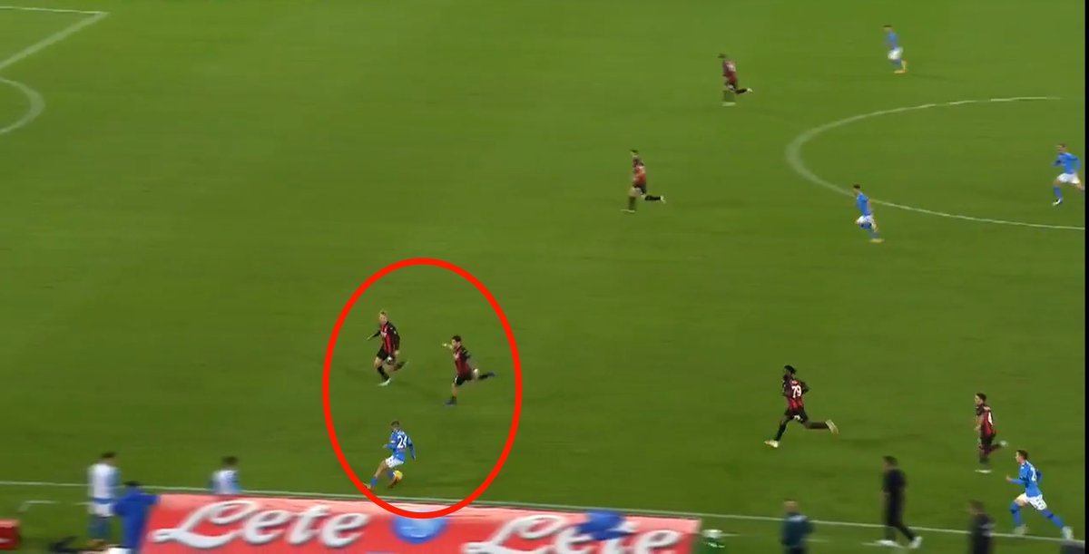 Another instance of Insigne Double teamed by Calabria and Kjær