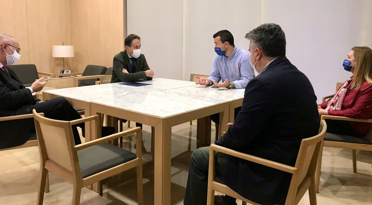 PP provincia de Valencia (@popularsval) on Twitter photo 🔵 <a href="/Vicente_Mompo_/">Vicente Mompó Aledo</a> reunido con el decano del <a href="/Colegiocaminos/">Colegio de Ingenieros de Caminos</a>, <a href="/BonetZapater/">Federico Bonet Zapater</a>; y su secretario, Manuel Reyes; para analizar los problemas de la admón. local para contratar profesionales.
🗣 Defensa de Colegios Profesionales como garantía para colegiados, admón. y sociedad civil 🤝 🔵 <a href="/Vicente_Mompo_/">Vicente Mompó Aledo</a> reunido con el decano del <a href="/Colegiocaminos/">Colegio de Ingenieros de Caminos</a>, <a href="/BonetZapater/">Federico Bonet Zapater</a>; y su secretario, Manuel Reyes; para analizar los problemas de la admón. local para contratar profesionales.
🗣 Defensa de Colegios Profesionales como garantía para colegiados, admón. y sociedad civil 🤝
