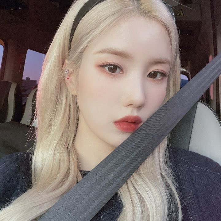 her cheeks i want to squish them SO bad