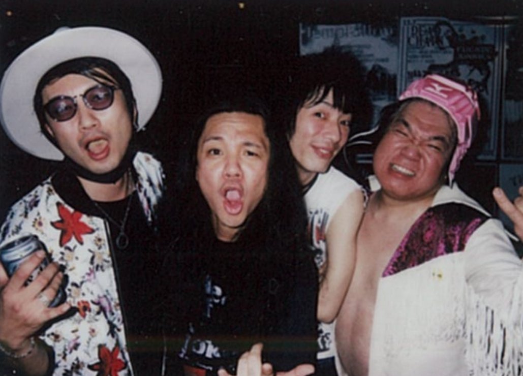 GASOLINE19's tweet photo. エエ写真や。どんなバンドなのかわからんwメタルなのかパンクなのかプロレスラーなのかチャラいのかさえわからん!それがGASOLINEやからか(笑)ちゃんと写真に出てるって事か。G
#GASOLINE https://t.co/x7UxKBx3f8