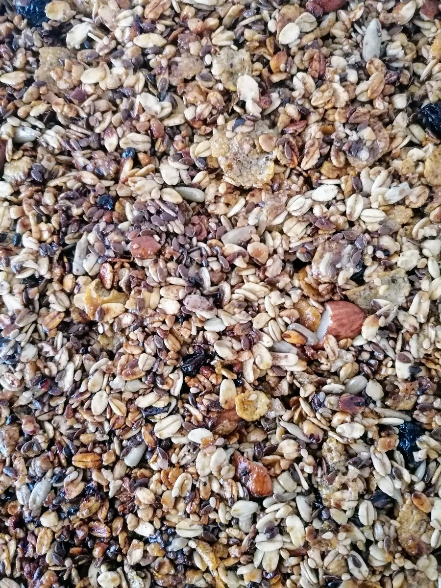 Homemade energy bar - the best snack for a hiking tour.
➡️ trailsofsicily.com

#energybar #almond #hazelnut #honey #cereal #raisins #migdały #orzechy #miód #płatki #batonyenergetyczne