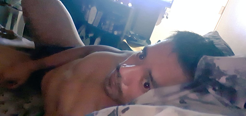 M0handes_'s tweet photo. Isang nakakatamad na gabi sa lahat😅😅😅 #hilata https://t.co/Y3KqTKDe32
