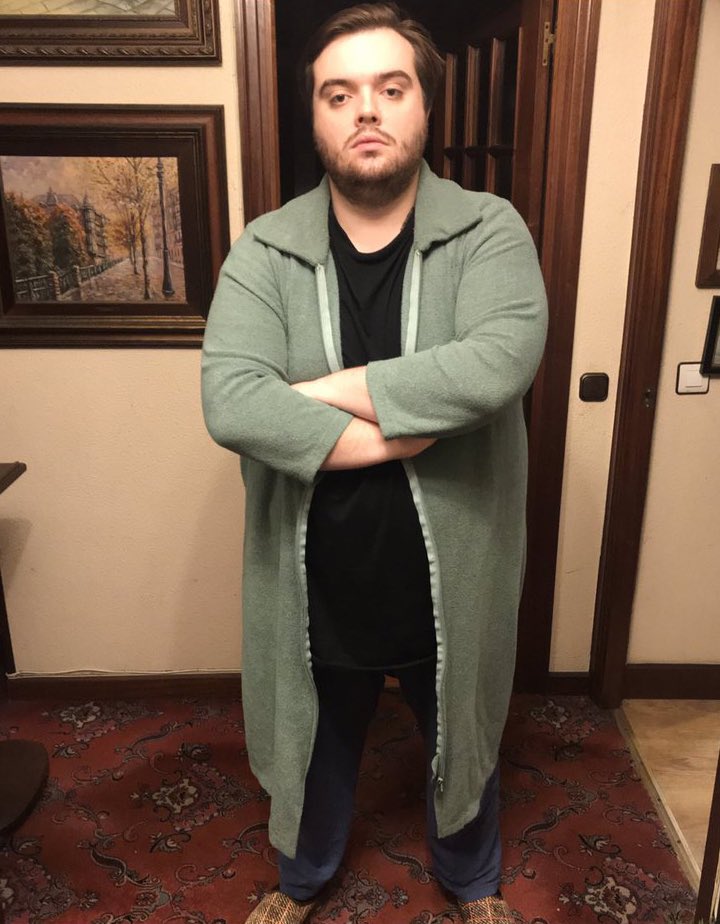 IbaiLlanos's tweet photo. No se va a poder salir en nochevieja. 

Me va a tocar repetir outfit por cuarto año consecutivo. https://t.co/HJcLVSdhJQ