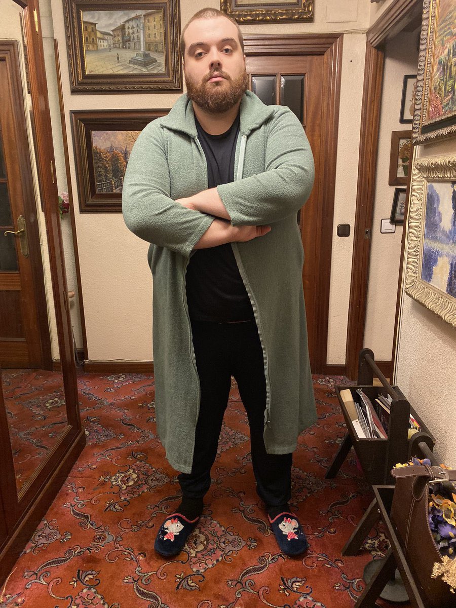 IbaiLlanos's tweet photo. No se va a poder salir en nochevieja. 

Me va a tocar repetir outfit por cuarto año consecutivo. https://t.co/HJcLVSdhJQ