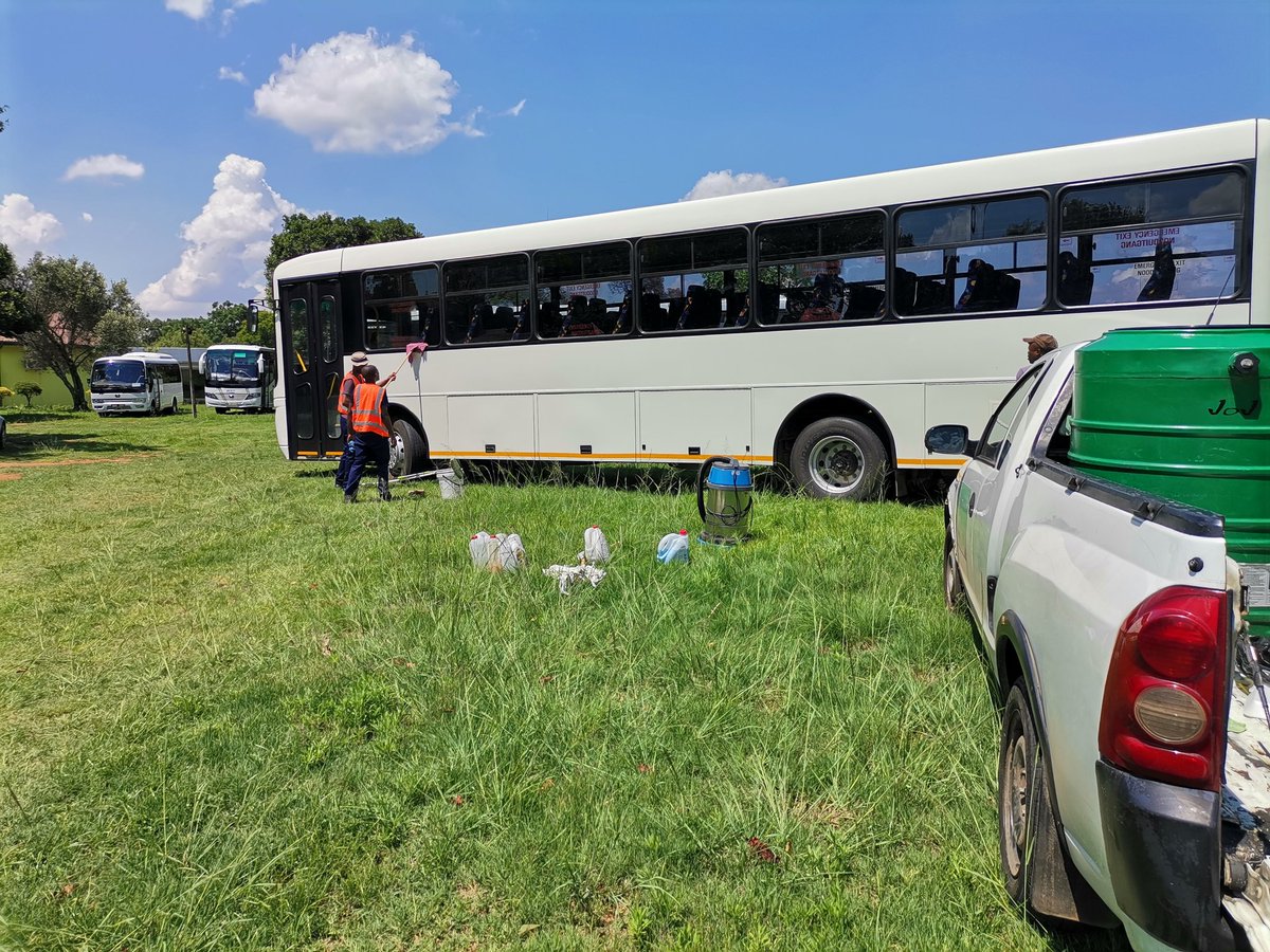 MowashZA's tweet photo. Doing the big things in life. Imagine if you had to drive 7 buses somewhere just to get them washed🙊🙊🙊, that diesel😩 #MowashExperience https://t.co/YFVscFXoGq