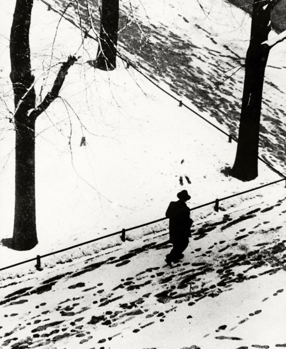 GalleryFlo's tweet photo. Herbert List.
'Last Snow'
Munich. Germany. 1951
#schwabing #ainmillerstraße #snow #winter #analogphotography #herbertlist #flopetersgallery #art #photography #blackandwhitephotography https://t.co/YJtIW5tgpU