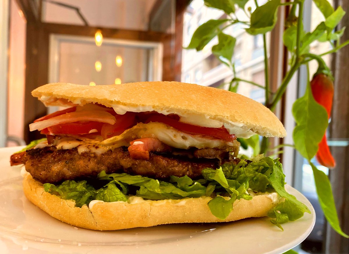 lilbubbless's tweet photo. Mi madre tiene un bar en Zaragoza de comida ecológica para llevar.
Es apto para veganos,vegetarianos y celiacos.
Como hemos tenido problemas con todo lo que está pasando nos vendría muy bien algo de difusión y que se animase a venir quien fuera. Dejo abajo horario y dirección https://t.co/fl4bfxdl4W