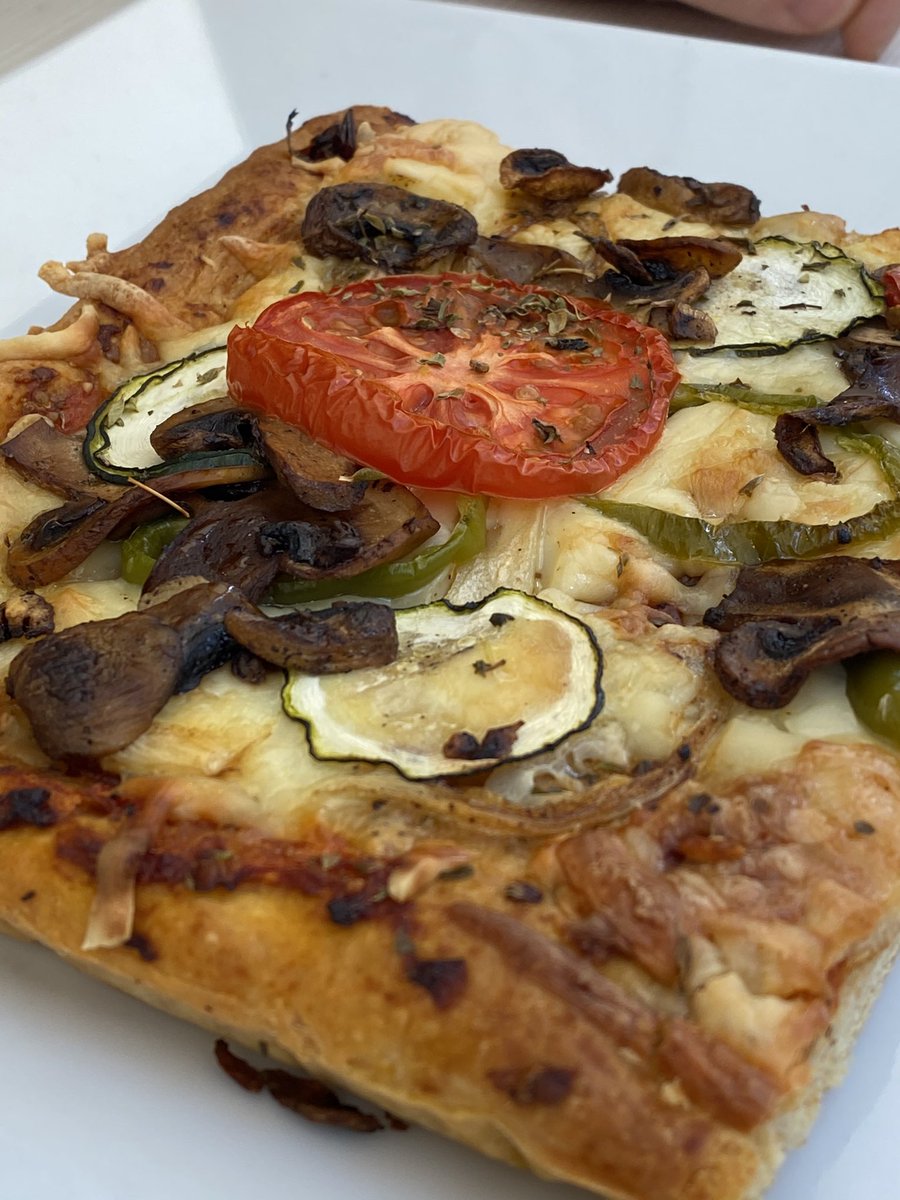 lilbubbless's tweet photo. Mi madre tiene un bar en Zaragoza de comida ecológica para llevar.
Es apto para veganos,vegetarianos y celiacos.
Como hemos tenido problemas con todo lo que está pasando nos vendría muy bien algo de difusión y que se animase a venir quien fuera. Dejo abajo horario y dirección https://t.co/fl4bfxdl4W