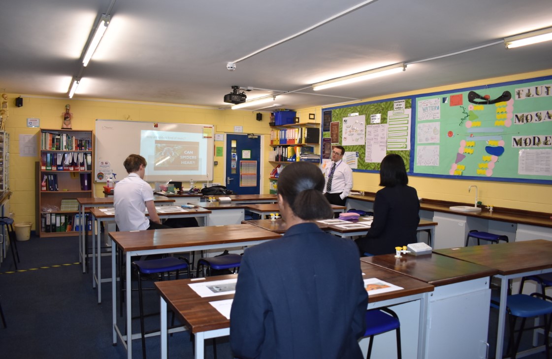 ChaseGrammar's tweet photo. Here is a Science AG&amp;T class called 'The Spider Who Loves Mozart' discussing how animals hear and react to sounds and how animal behaviours differs from one another.  Did you know spiders hear through vibrations through the hairs on their bodies? #CGSScience #Education #Learning https://t.co/sEPQkavFZQ