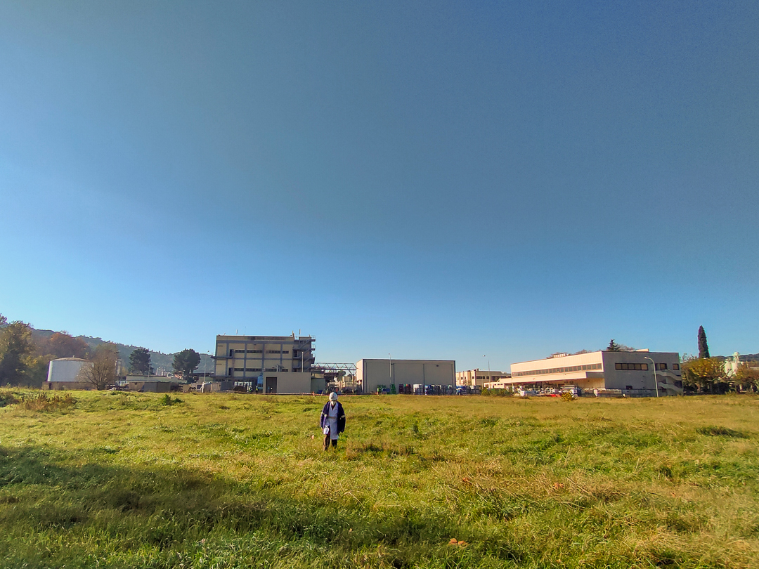 HycoolEU's tweet photo. The grass is definitely greener at the @Givaudan pilot site! Soon, a bit of this ground will become a #SolarField. Nearby, the 2 technical rooms, which will host the technology provided by @FAHRENHEIT_Cool, @AITtomorrow2day and Ecotherm, are almost ready!
#renewables
#HyCool https://t.co/6Yyy10zE7L