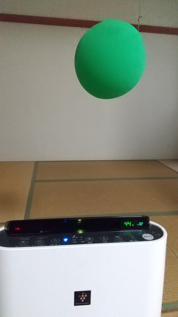 Masaki Tanaka Sharpの空気清浄機のスゴいところは花粉モードで風船が浮くところです これ Sharpさん知らないでしょ ちなみに機種はkc G50 W Sharp プラズマクラスター