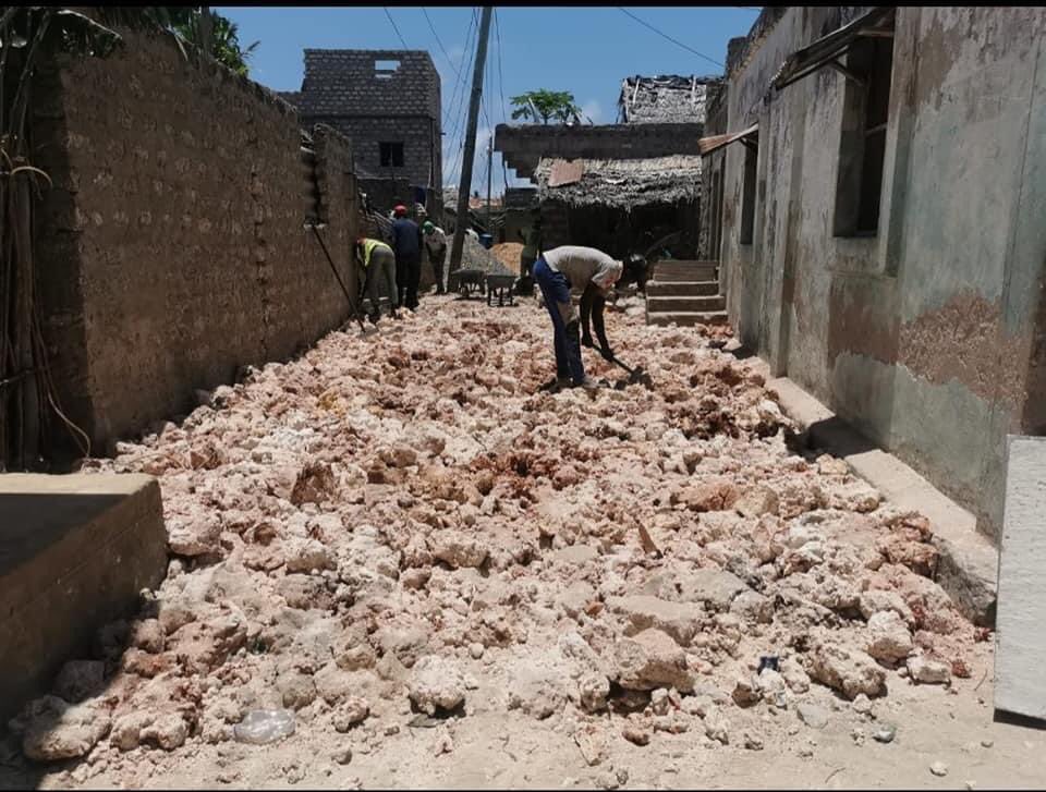 lamu_county's tweet photo. Lamu Island street paving program. 
The streets &amp; roads of the UNESCO accredited heritage site are undergoing a cabro and concrete paving refurbishment. Refurbishment involves stone packing, murraming and concrete surface reinforced with BRC A142 fabric. https://t.co/9E0MjFr7Ql