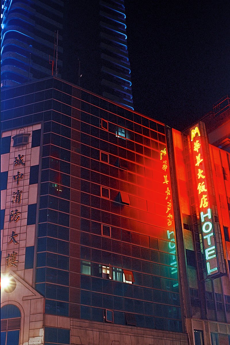 eatfrog's tweet image. Doing the yearly batch of E6 development. Slide film is the greatest. Here is a shot from Taipei last year. #e6 #e100vs #filmisnotdead #filmphotography